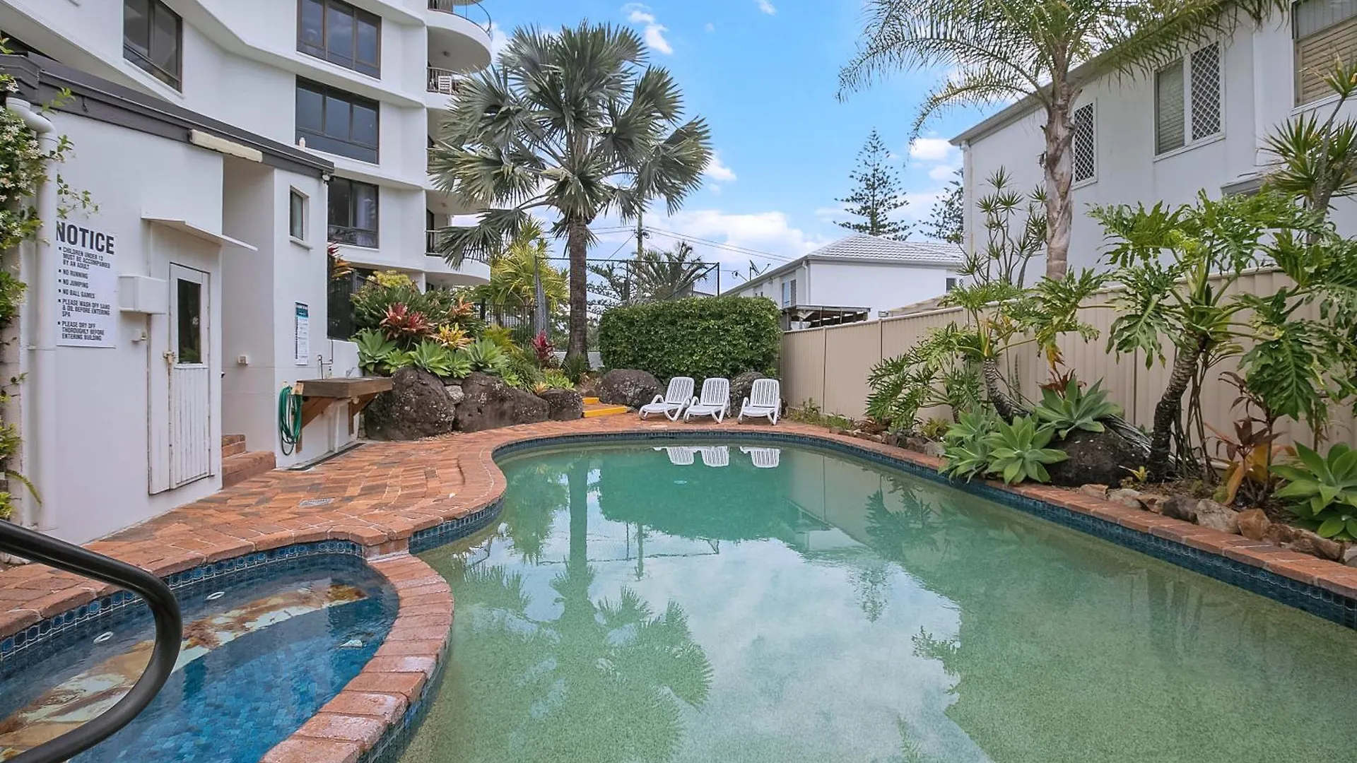 Seascape Sanctuary - Palm Beach Resort-Style Bliss Gold Coast Apartment
